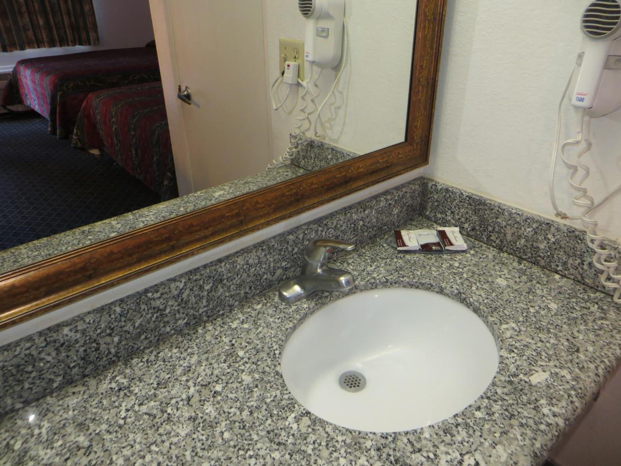 Riverside Inn & Suites 외부 사진