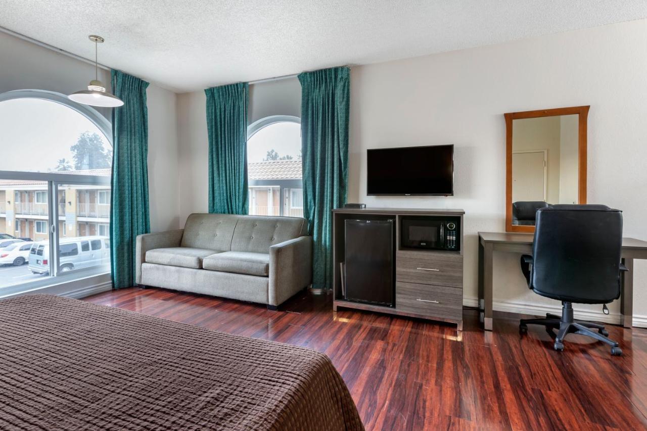 Riverside Inn & Suites 외부 사진