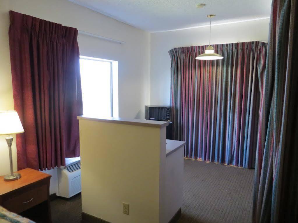 Riverside Inn & Suites 외부 사진